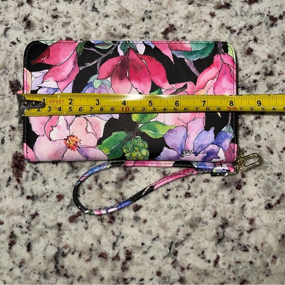 NWOT Steven Madden Pink Floral Print Wristlet Wallet Black Faux Leather Clutch - Picture 9 of 10